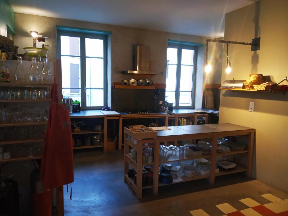 La Maison Rouge - Backpacker Hostel Saint-Etienne  Exteriör bild
