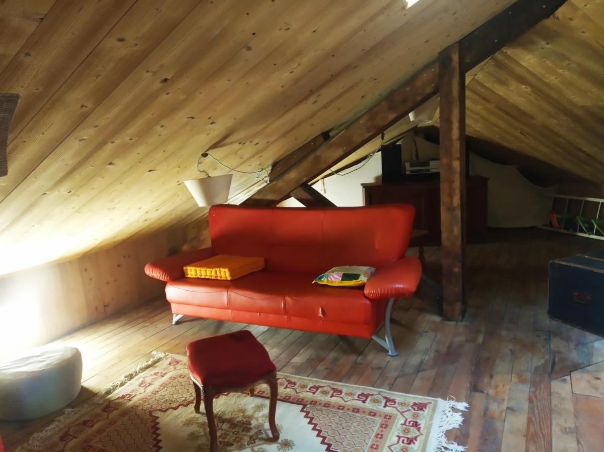 La Maison Rouge - Backpacker Hostel Saint-Etienne  Exteriör bild